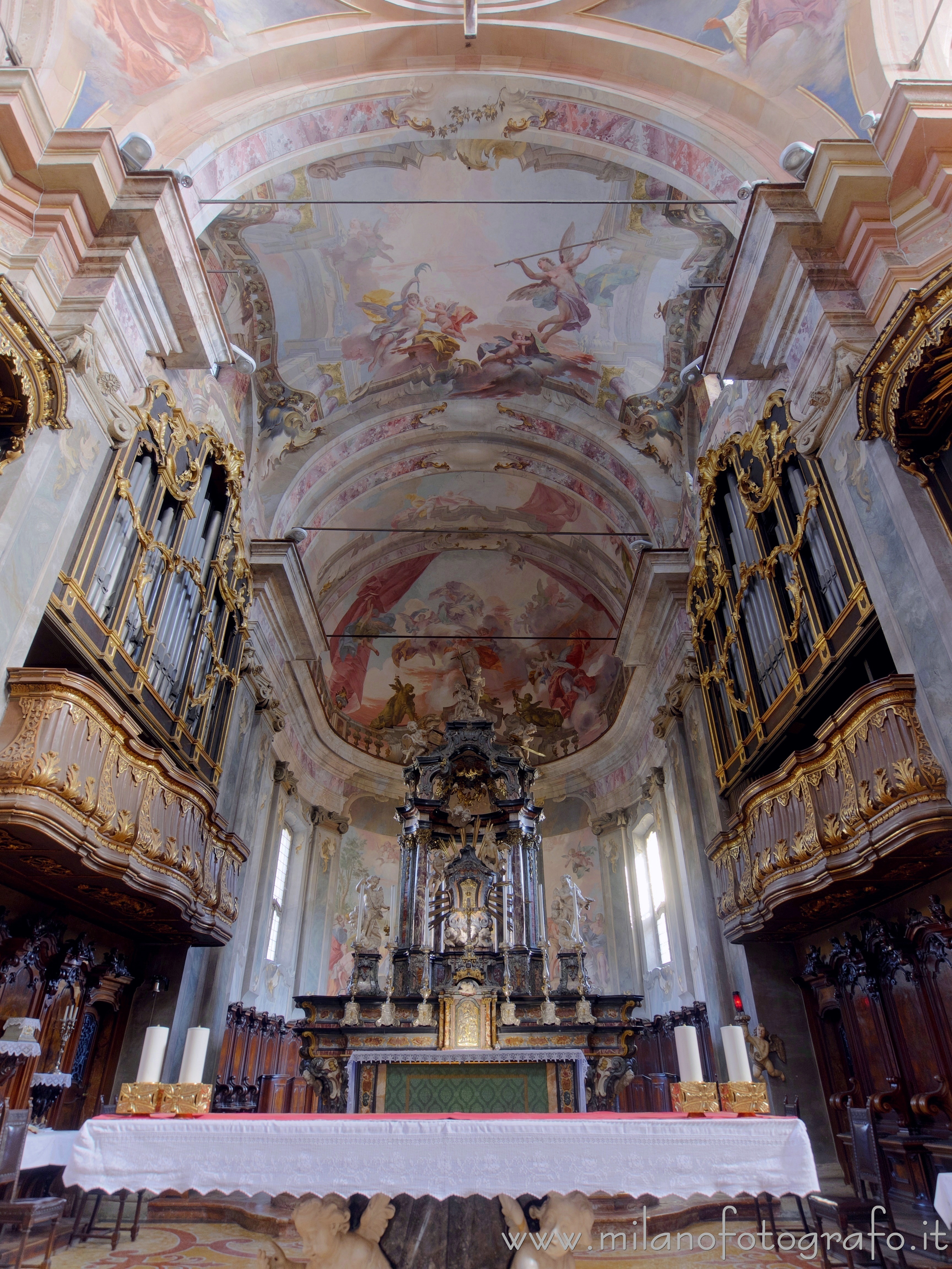 Busto Arsizio (Varese) - Interno del presbiterio della Basilica di San Giovanni Battista - Foto a piena risoluzione